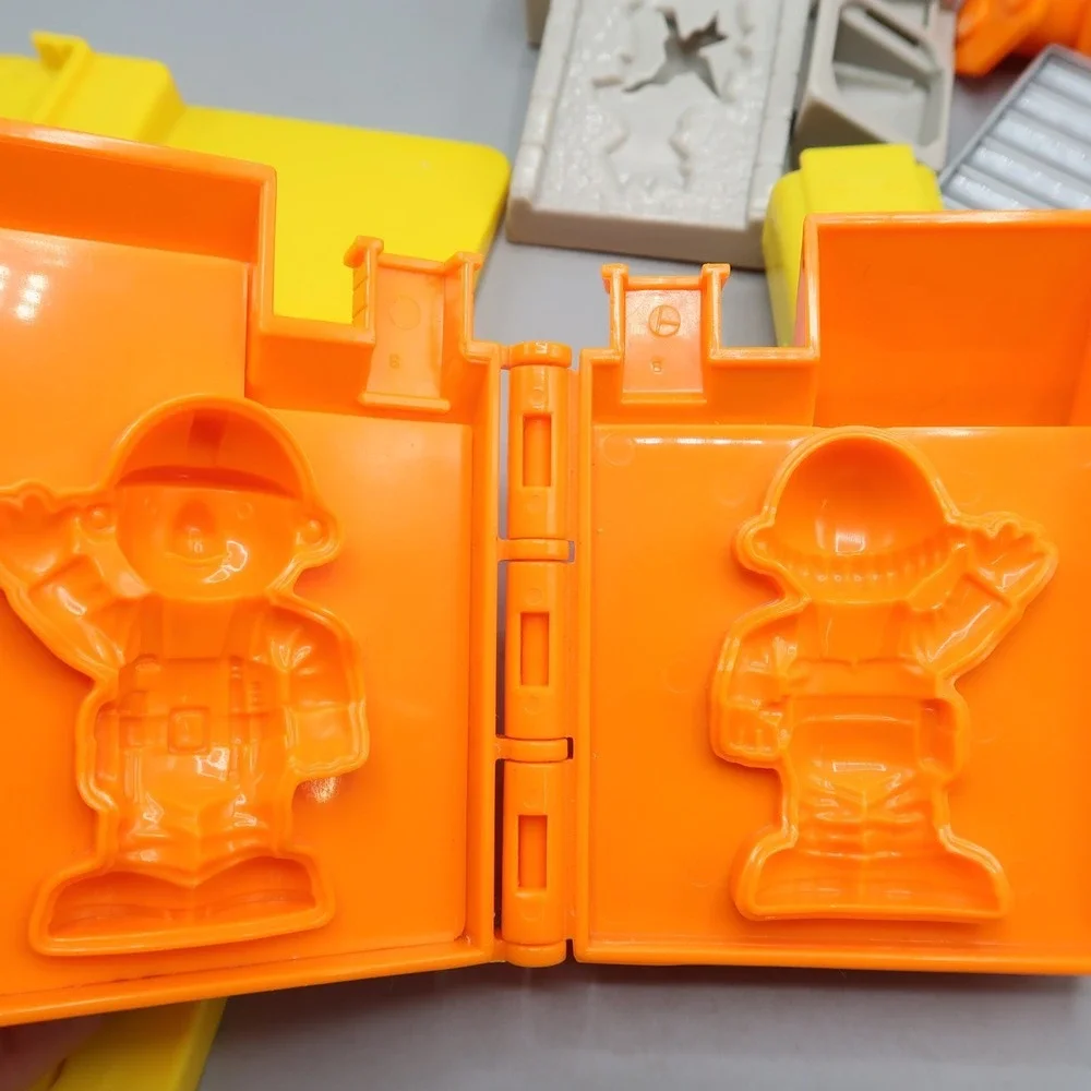 Bob the Builder Playset Clay Molding Fix Mix Factory Molds